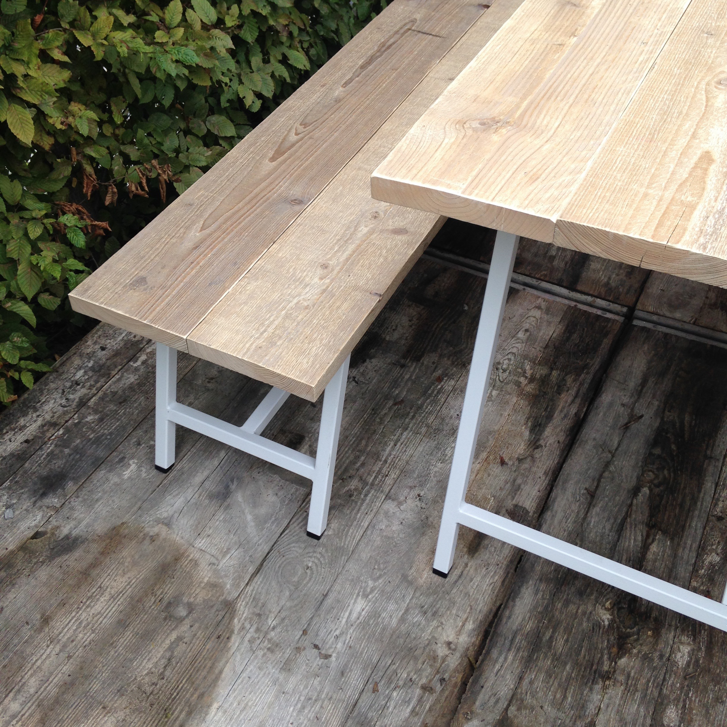 Maakt bank en tafel 6